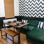 Broadway Belfast! Central Location! Sleeps 6!