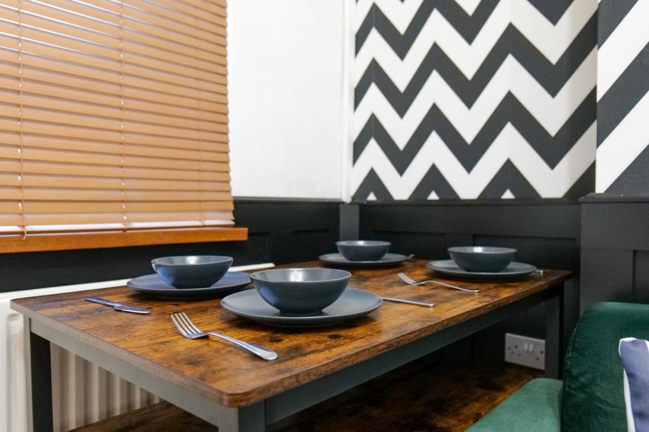 Broadway Belfast! Location! Sleeps 6! Apartment Belfast